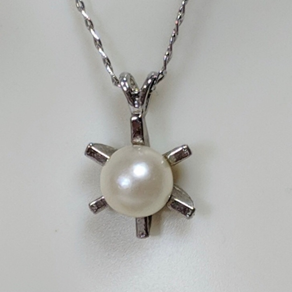 Pearl necklace
